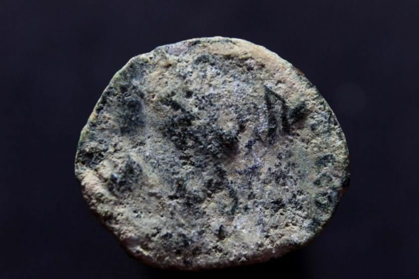 UNIDENTIFIED ROMAN IMPERIAL COIN . OFFERS WELCOME  (50)  