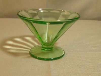 VINTAGE GREEN DEPRESSION GLASS V SHAPE SHERBET DESSERT  