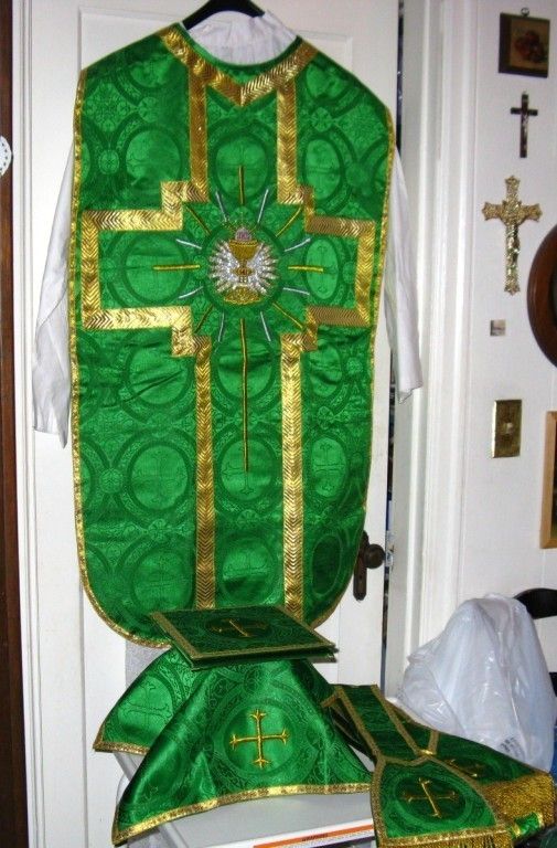   Chasuble Fiddleback Vestment Set Includes Veil,Burse,Maniple,Stole NEW