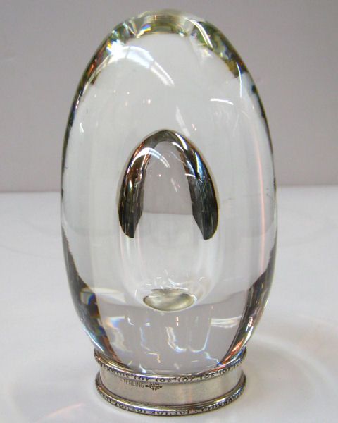 Steuben Mid Century Crystal Glass Egg by Eric Hilton 1976  