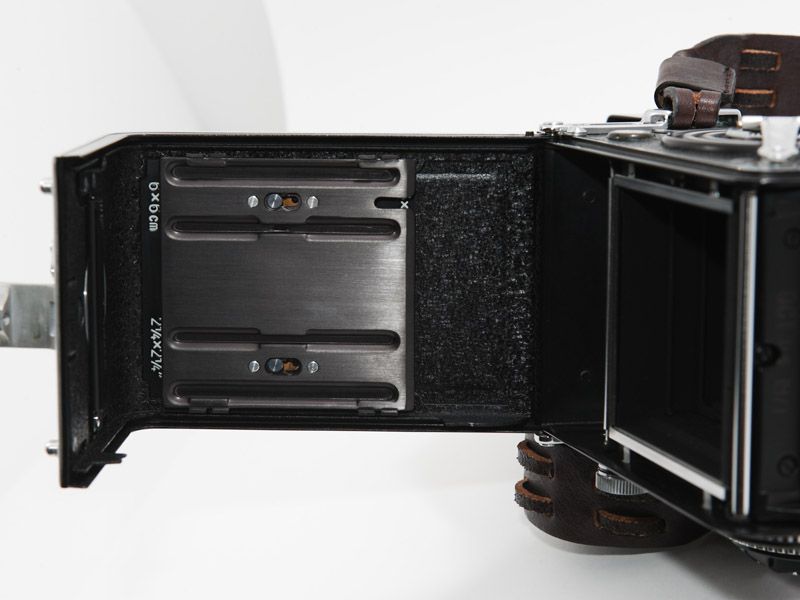 Rolleiflex 2.8F TLR , Carl Zeiss 80mm / 2.8 Planar Lens , Case , Hood 
