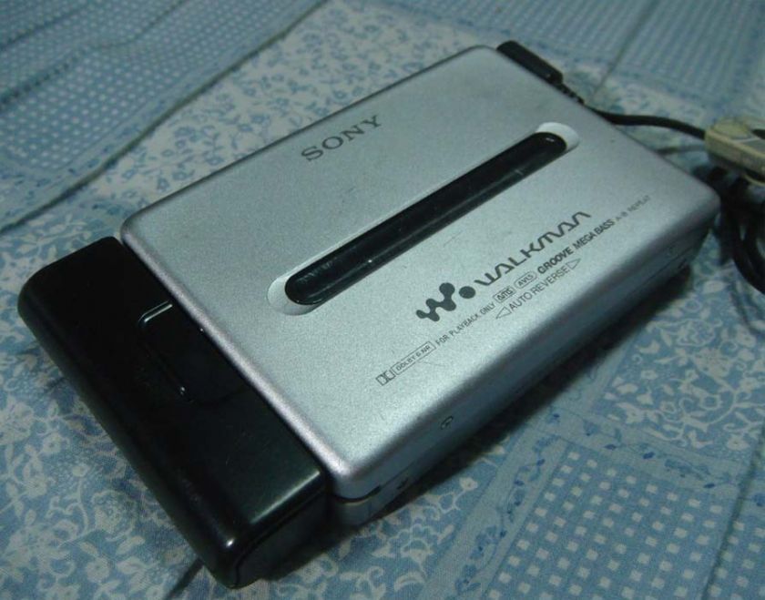 SONY RECORDING WALKMAN CASSETTE TAPE PLAYER WM GX688 AM/FM RADIO AUTO 