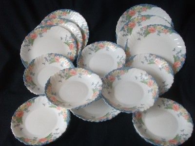 RETRO 70S FRENCH ARCOPAL BEAUTIFUL FLORAL DINNER SERVICE 18 PIECES 