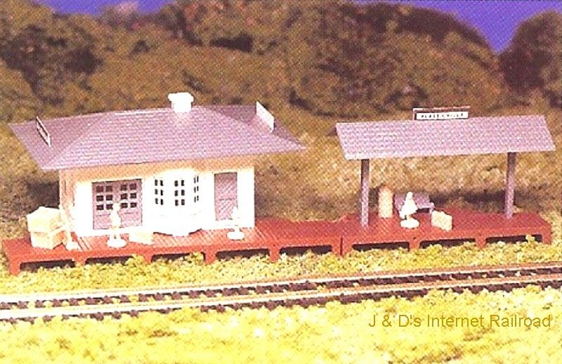 HO SCALE TRAINS BACHMANN PLASTICVILLE TRAIN STATION KIT  